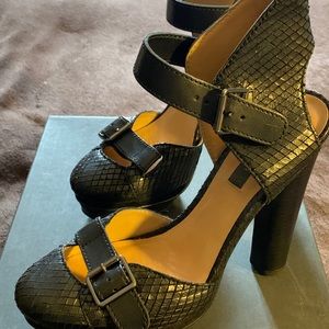 Ann Taylor Platform close toe shoe/sandal